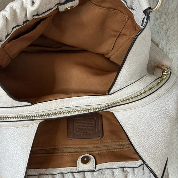 Coach maya shoulder bag in pebbled leather chalk off white - Picture 9 of 11